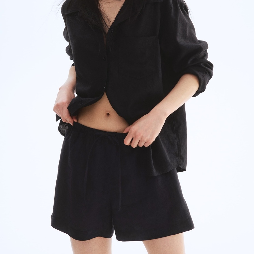 Women's H&M Black linen blend Shorts pull on size M